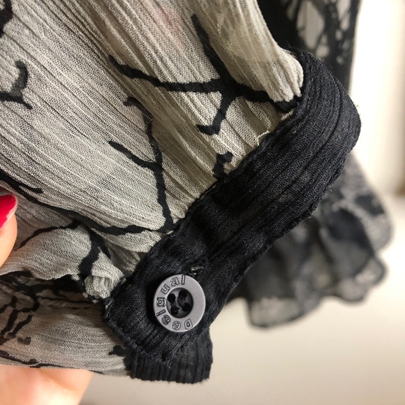 Desigual flowy long sleeve shirt size XS - Picture 3 of 4